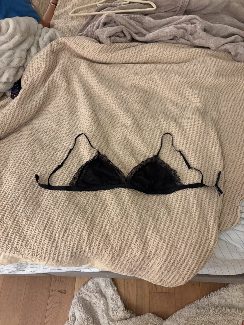 Black Aritzia Talula Lace Bralette Size M